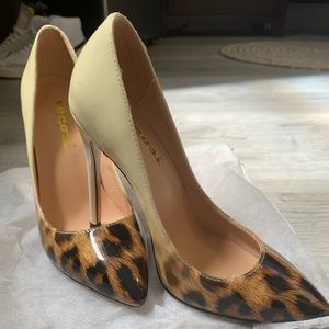 Zapatos puntifinos con degradado de animal print